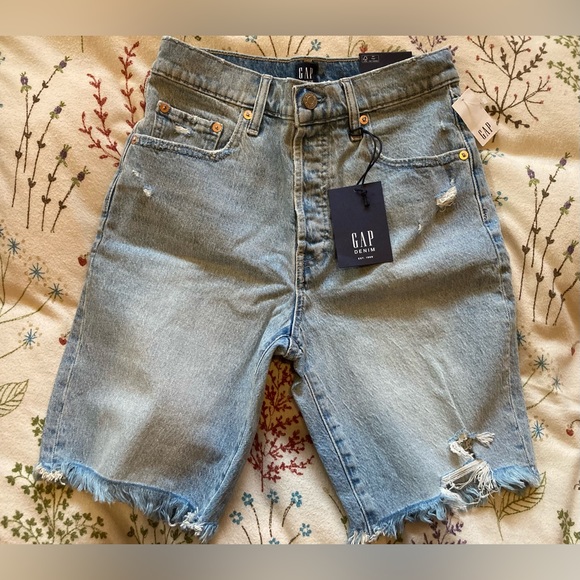 GAP High Rise light denim Bermuda jean shorts • size 27/4 • NWT • new, never use - Picture 3 of 10